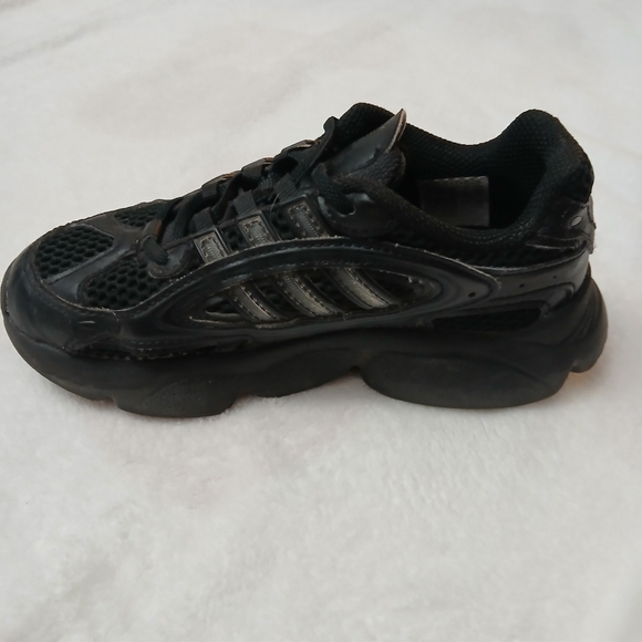 The Adidas Youth Sneaker in black, size 13K - Picture 8 of 11